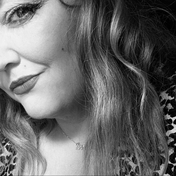 I only wish this coat fit me. I’ve had it since 2007 and wore it once. - Picture 4 of 7